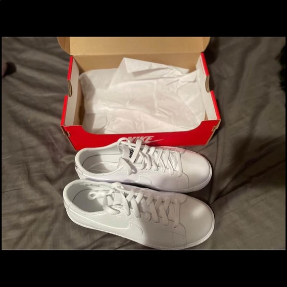 Nike sneakers - Picture 4 of 10